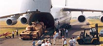 Transport d'armement - Transport aerien de 60 chars d'assault Leclerc